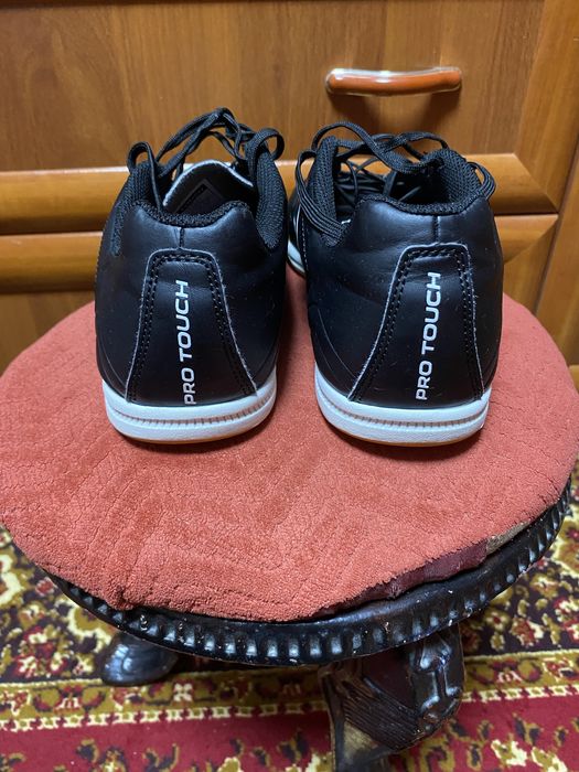Продається футзальне взуття Pro Touch Classic II IN