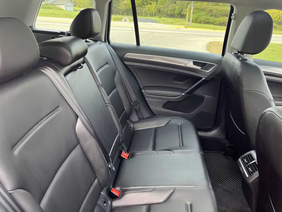 Volkswagen Golf      2017