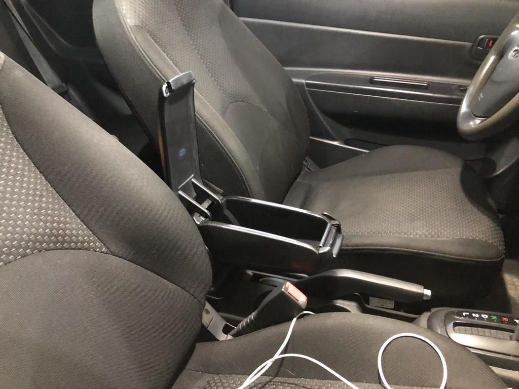 Hyundai Accent 2006-2011 Подлокотник в подстаканник