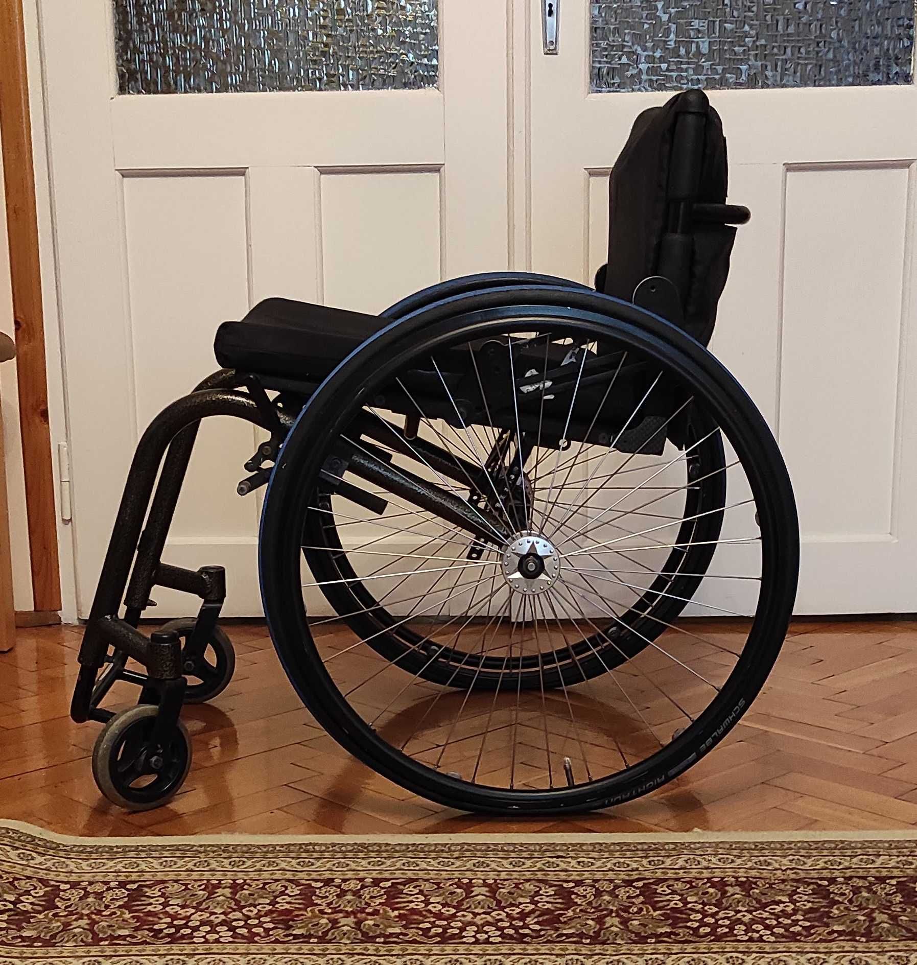 Wózek inwalidzki Kuschall K4 - lekki, aluminiowe koła.