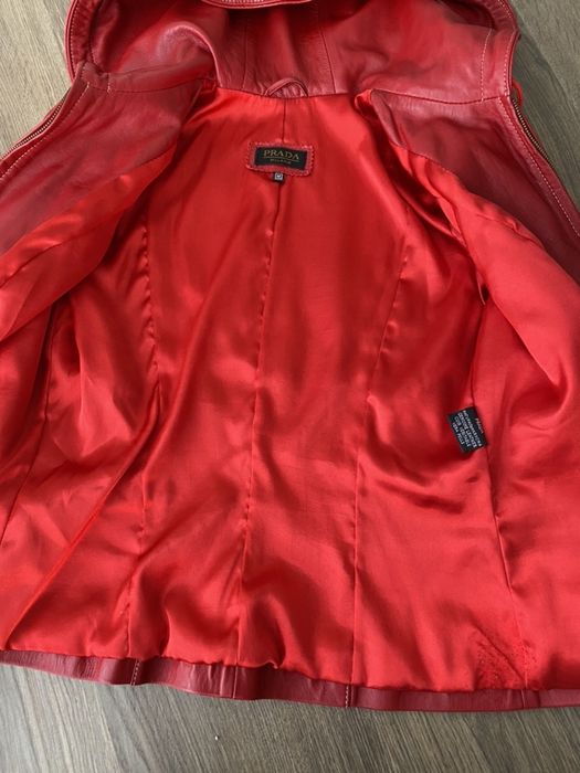 Шкіряна куртка з капюшоном