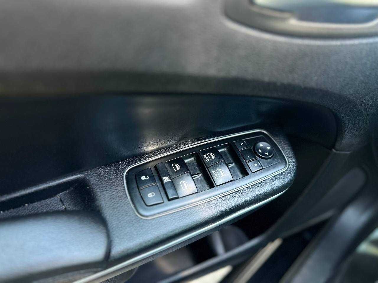 Chrysler 300 C купити за 225 дол/міс