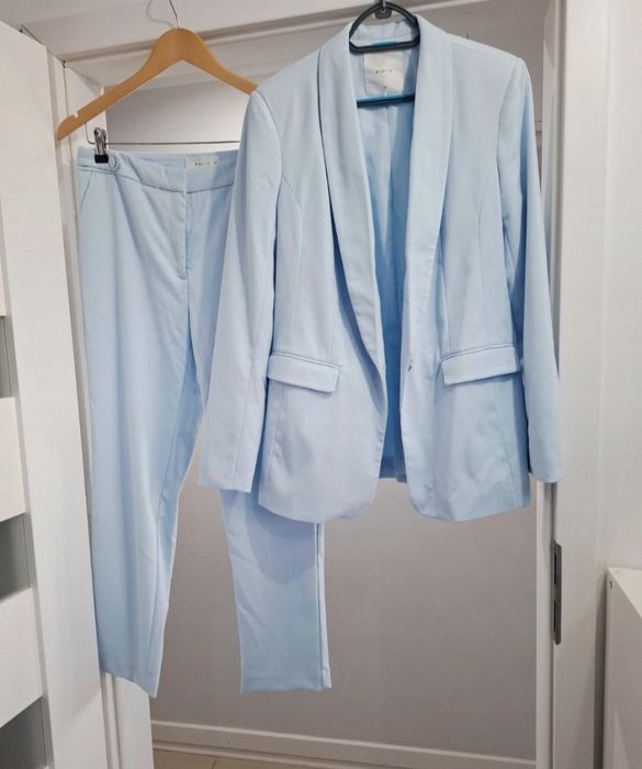 Garnitur damski marynarka żakiet spodnie casual baby blue mohito M 38
