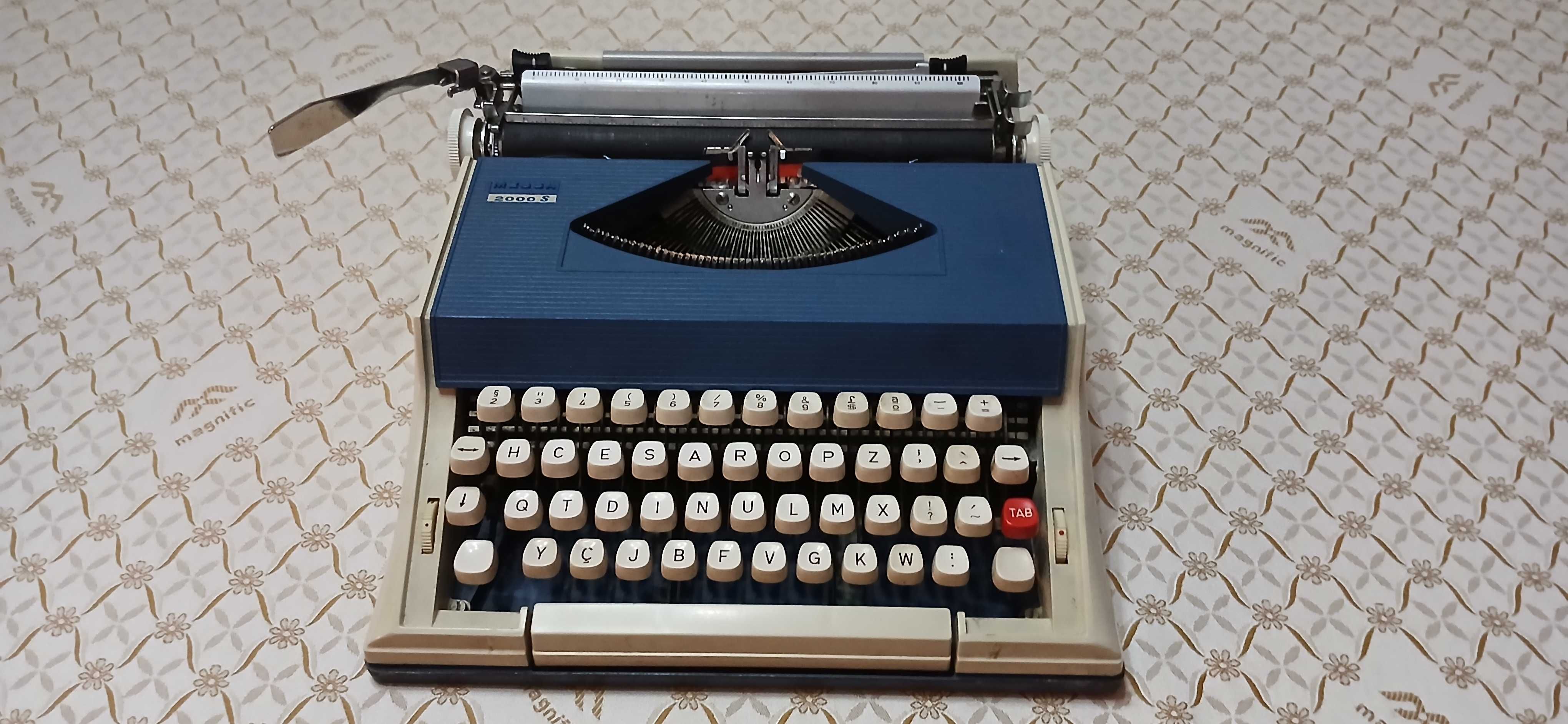 Máquina de escrever MESSA 2000S