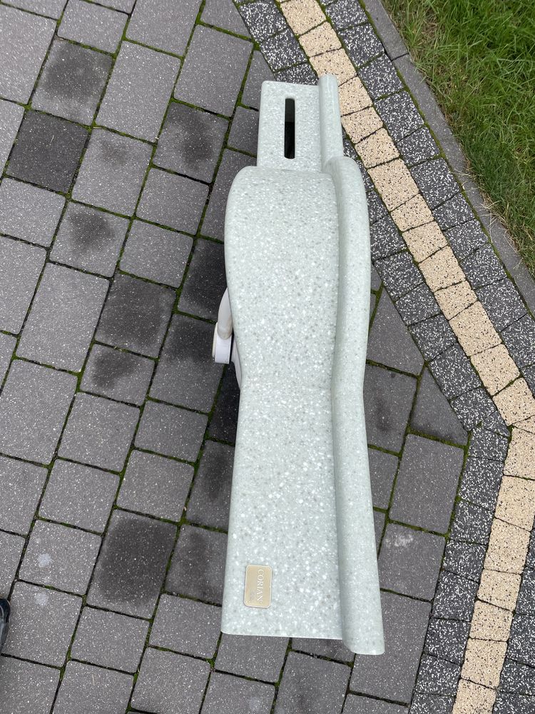 Umywalka z blatem CORIAN.