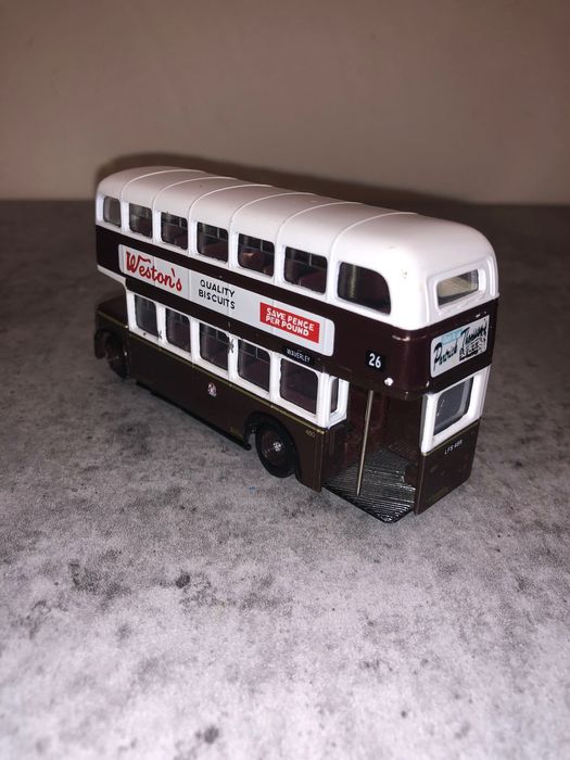 Autocarros de edição limitada Mac Braynes e Westons