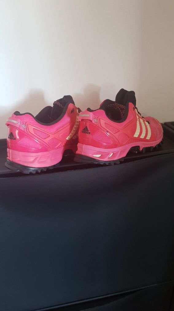 Sapatos Adidas run strong originais como novos