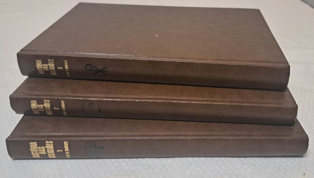 Três Volumes  da obra "História das Religiões "