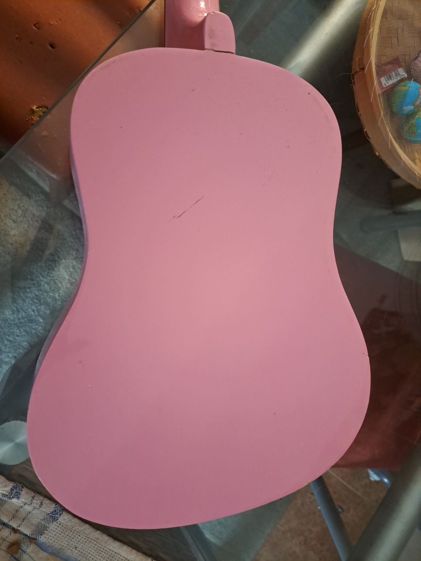 Guitarra cor de rosa