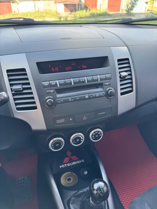 Mitsubishi Outlander XL