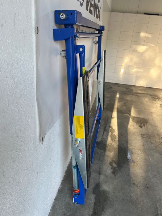 Elevador basculante - oficina