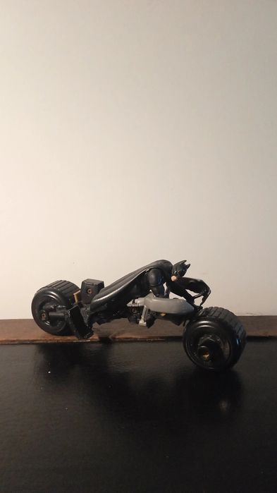 Miniaturas Iron Man e Batman