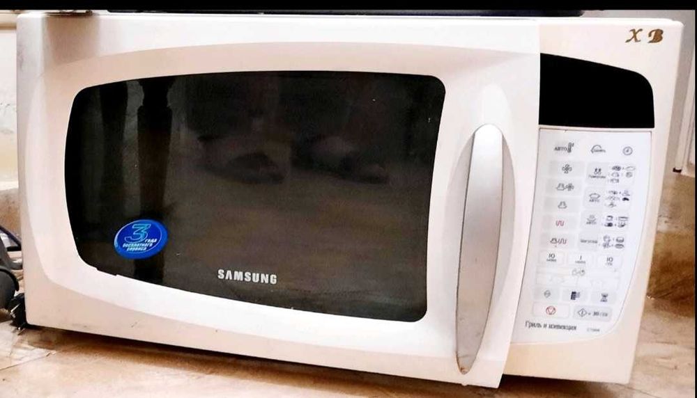 Мікрохвильова з конвекцією та грилем