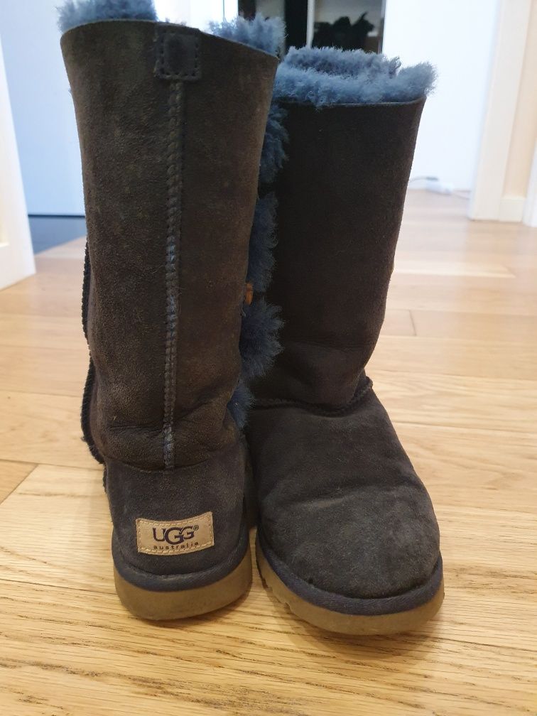 Botas UGG cano médio