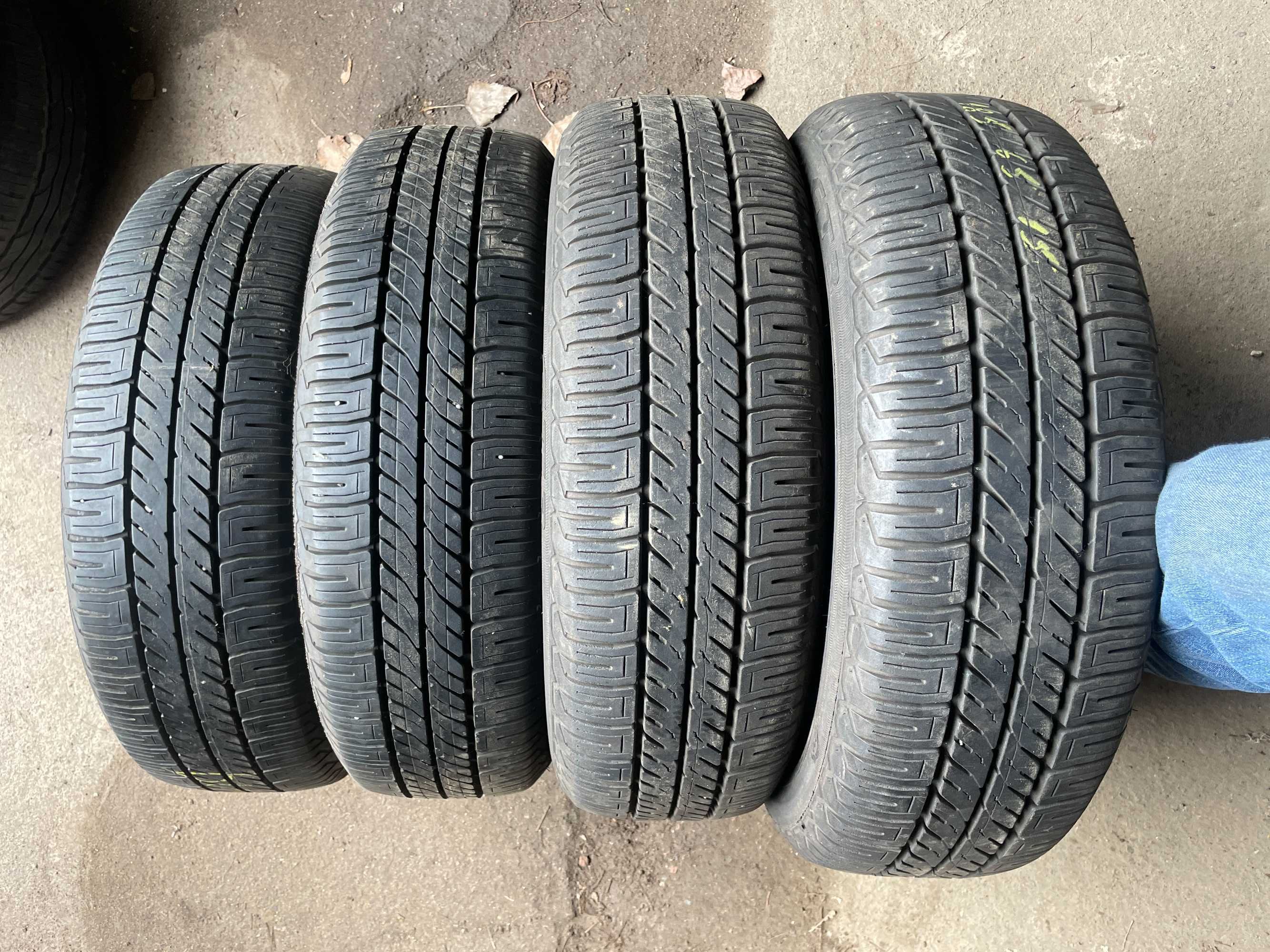 шини літо 185 65 R15 GoodYear GT3 бу 6mm