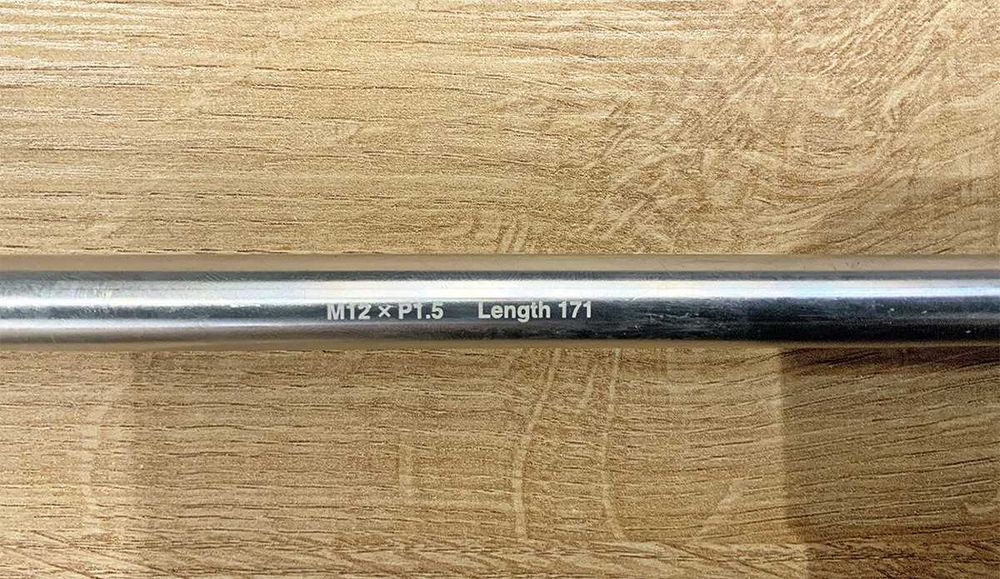 Tylna oś rowerowa Shimano SM-AX56-171x12