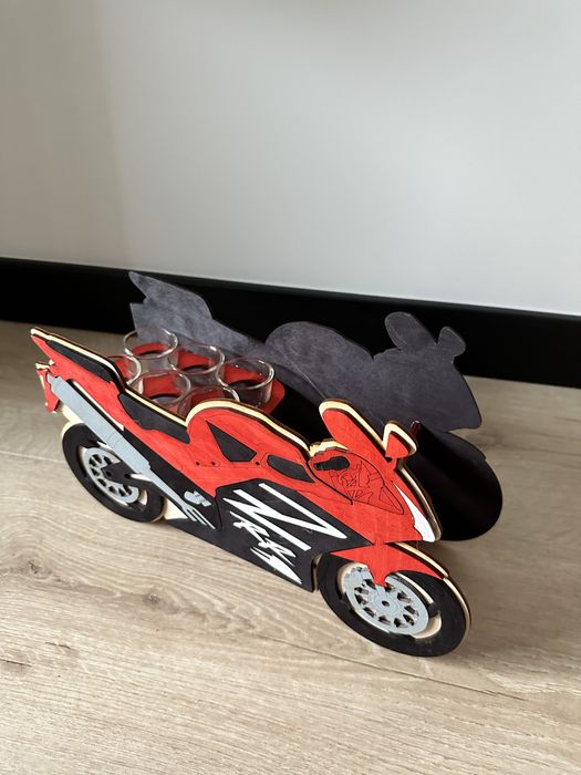 Stojak na whiskey motor prezent na 18ste urodziny kieliszki