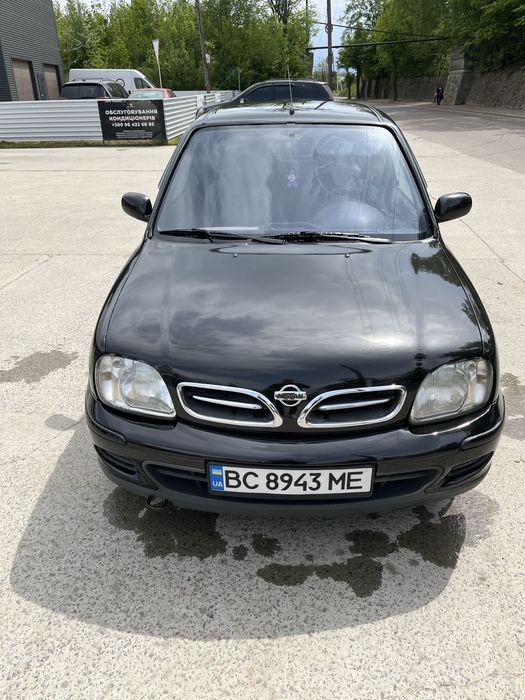 Нісан мікра 2001 рік в доброму стані коробка автомат