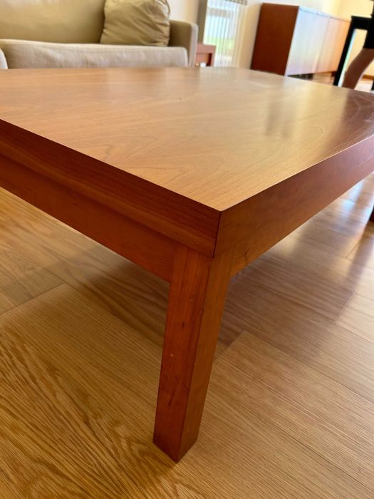 3 Mesas de apoio, uma maior e duas mais pequenas