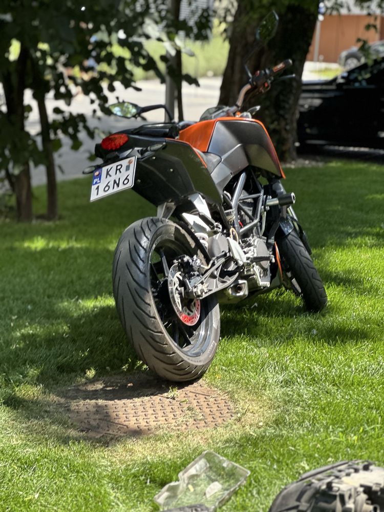 KTM DUKE 125. 2011 roku, 26.000 prbg