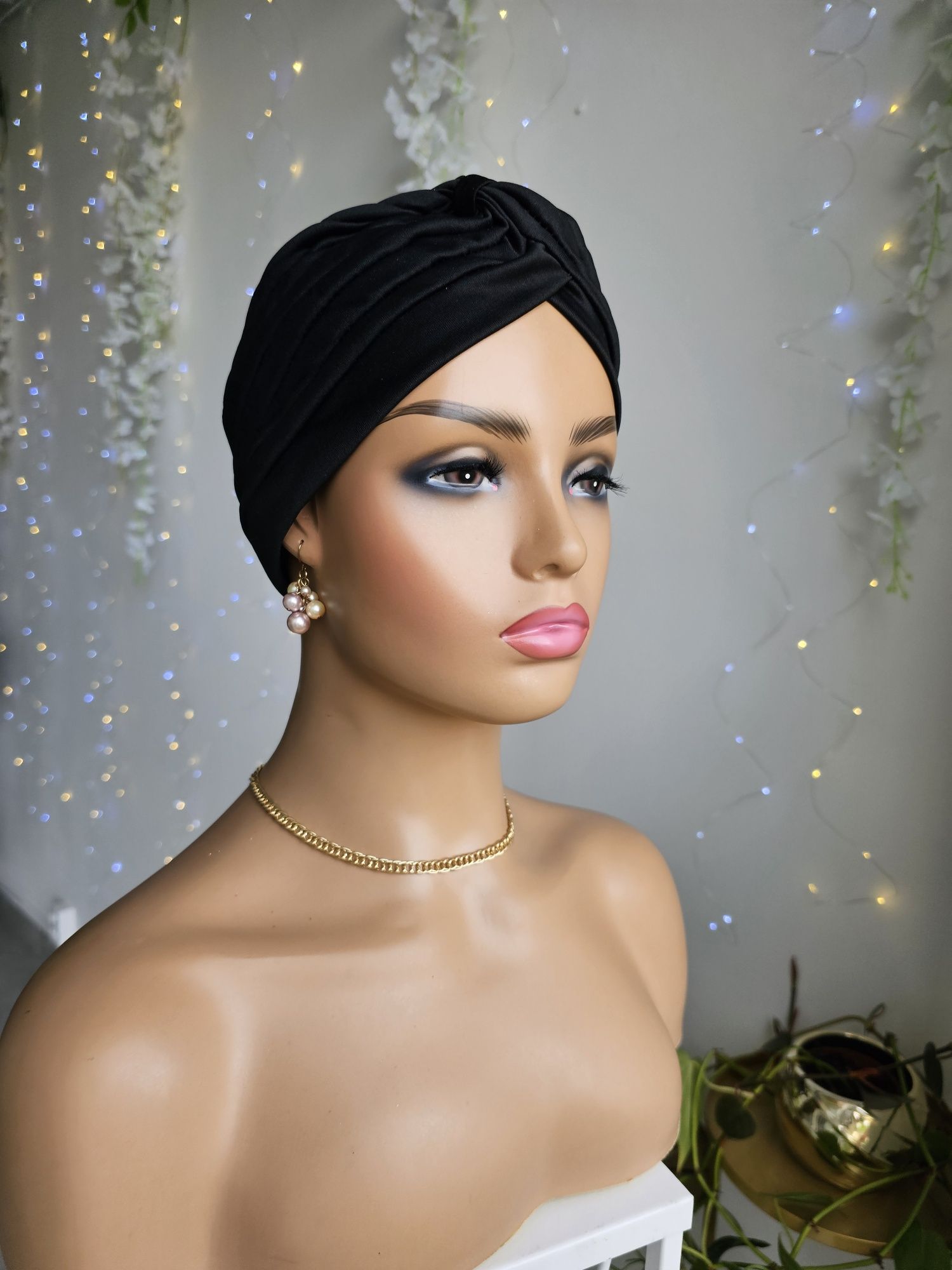 Czarny turban czapka chustka na głowę w trakcie leczenia Iga