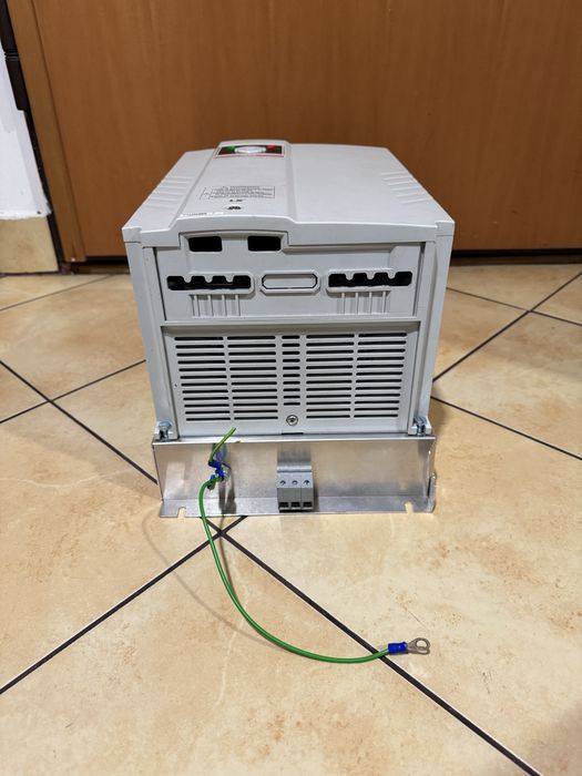 Sprawny Falownik wektorowy 11kW  LG SV110iG5A-4 iG5a LS