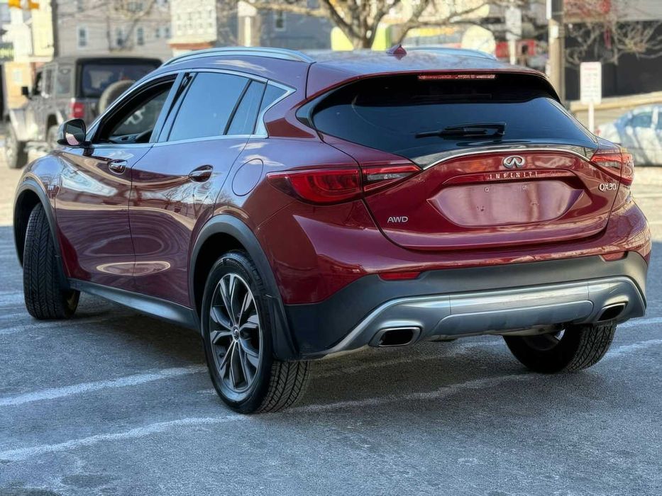 Infiniti QX30 Premium      2017