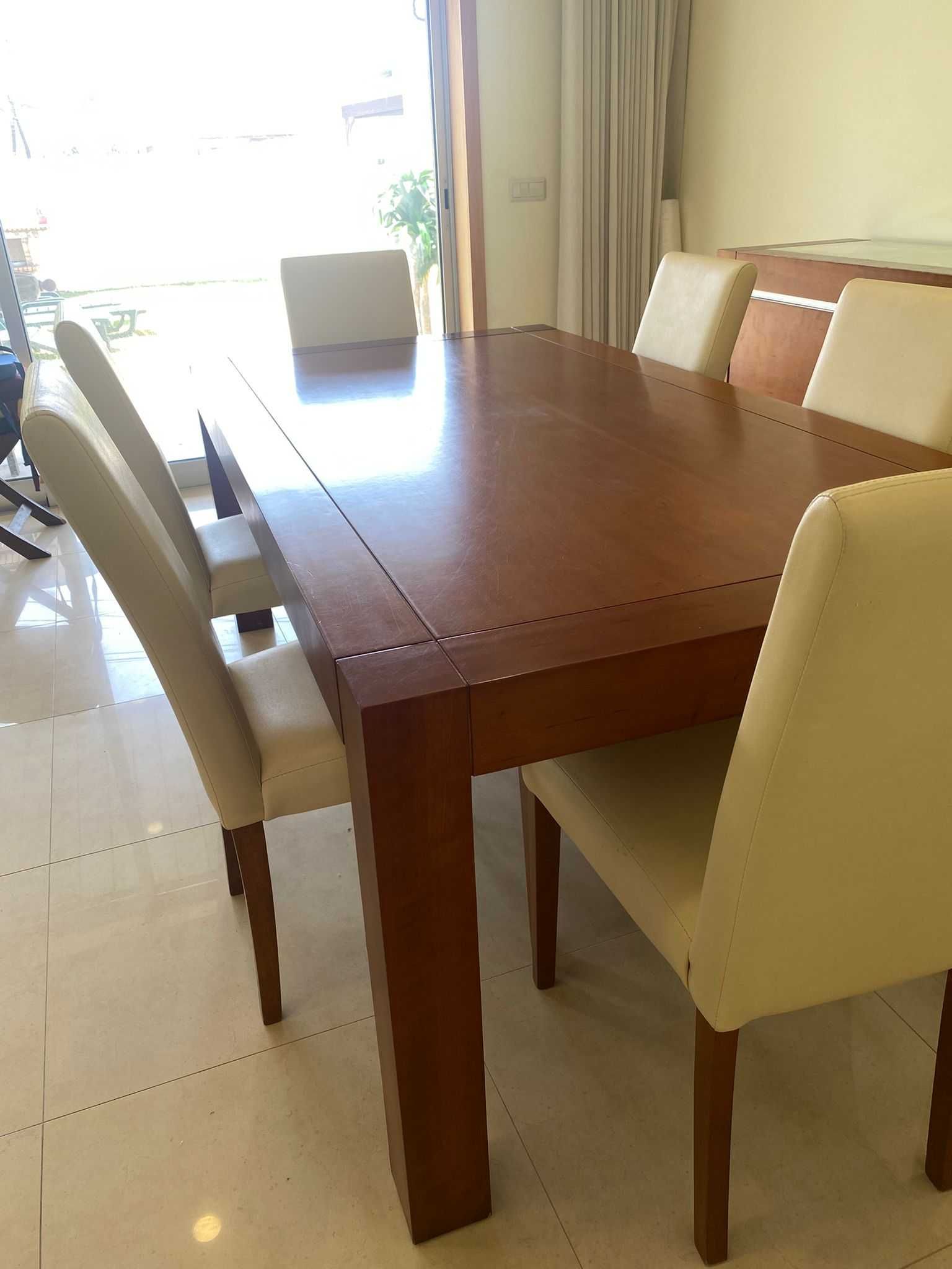 Mesa de Jantar em Madeira (Criados Mudos) + 6 cadeiras almofadadas