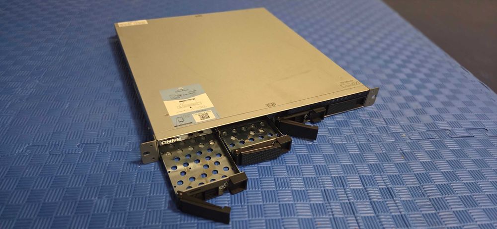 QNAP TS-453BU Serwer NAS Rack 8G