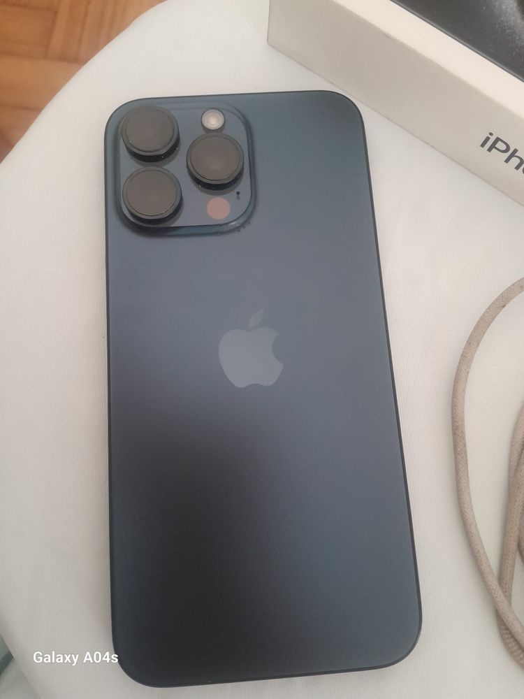 Iphone 15 Pro Max Como novo