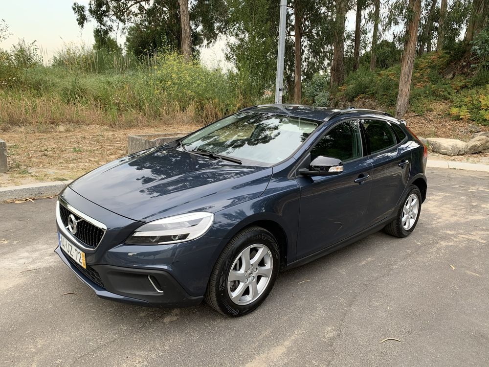 VOLVO V40 Cross Country D3
