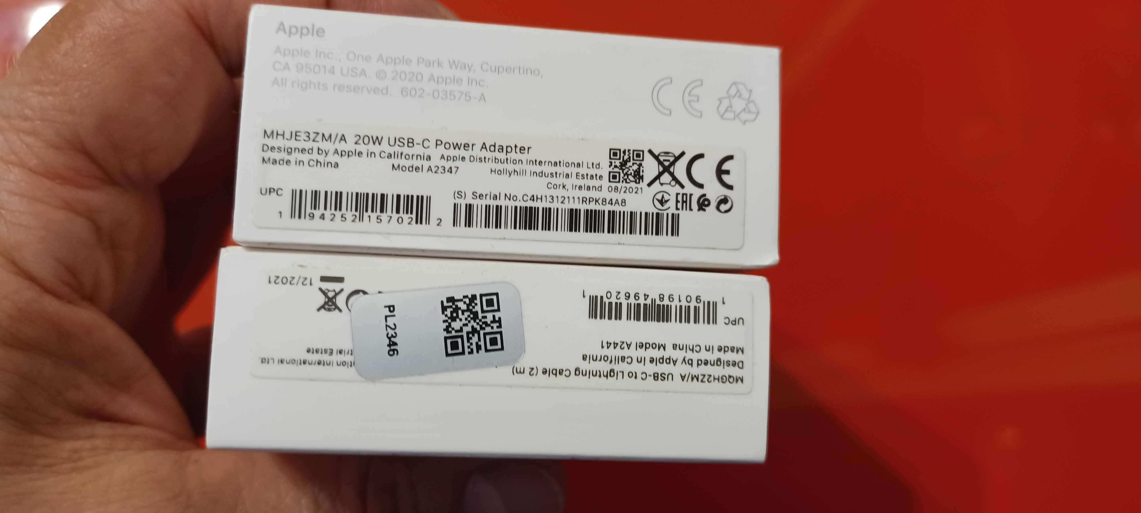 Ładowarka i kabel apple.