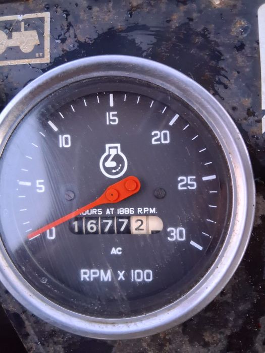 Ciagnik International (Case) 674 moc 65KM wspomaganie