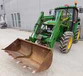 John Deere 6110 Trator com Carregador Frontal
