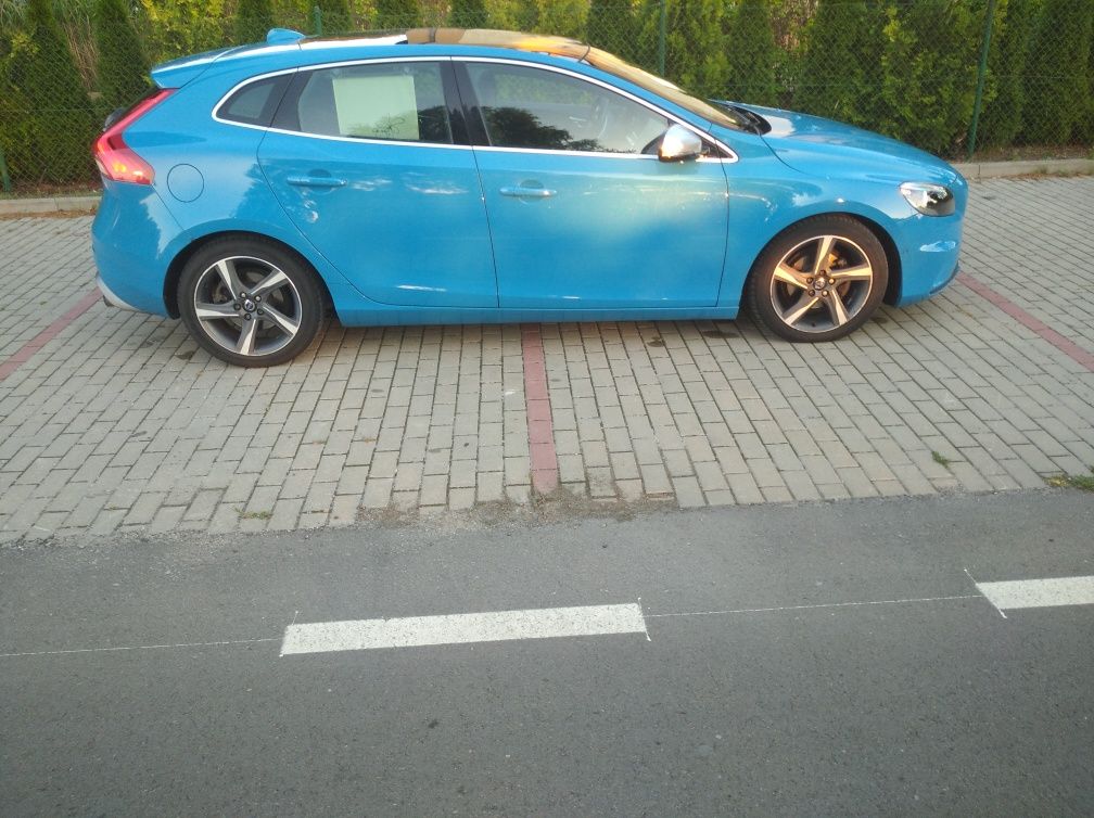 Volvo V40 D2 w wersji R-design