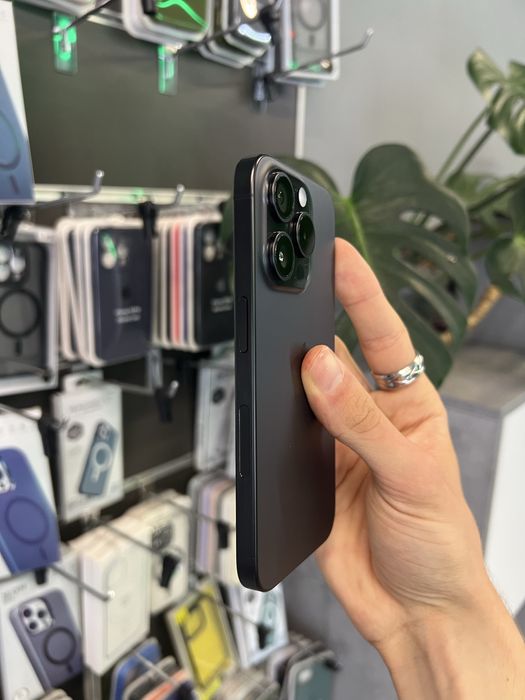 iPhone 15 Pro 128GB Black Titanium Neverlock у Відмінному стані