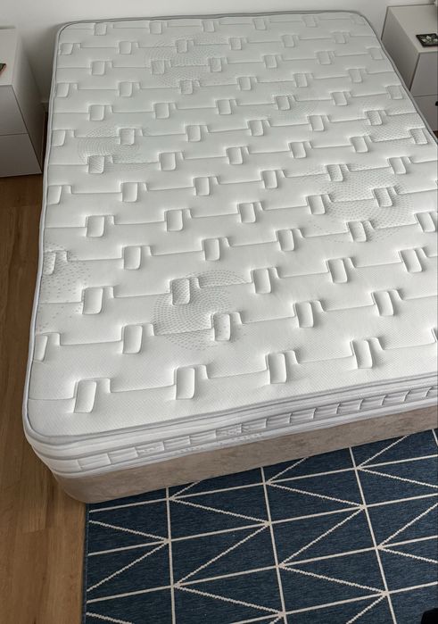 Cama e colchão usado