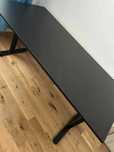 Nowoczesne biurko 160x80x75 – stalowy stelaż, jak nowe
