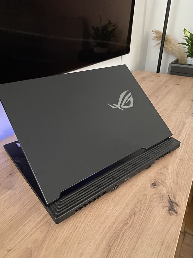 Laptop Asus rog strix g