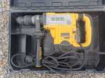 Młot udarowo wyburzeniowy DeWalt D25602