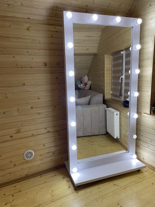 Дзеркало підлогове з лампочками