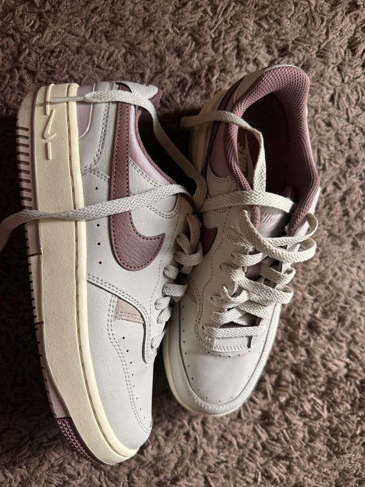 Кросівки Nike жіночі