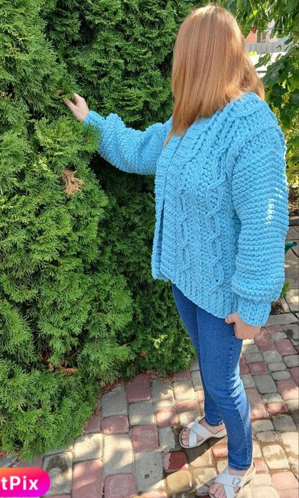 Кардиган з плюшевої пряжі, ручної роботи.