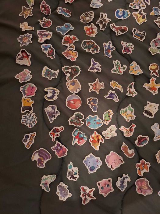 200 autocolantes Pokémon