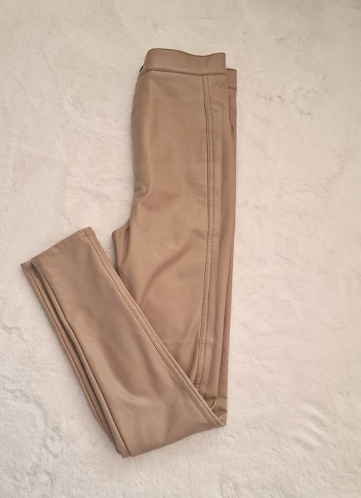 Spodnie eco-skórka "Pull&Bear".