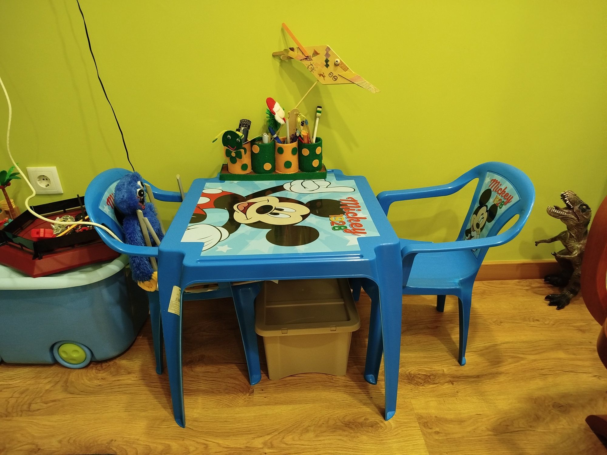 Mesa e Cadeiras do Mickey