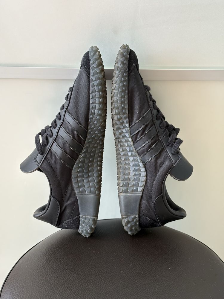 Кросівки Adidas Kamanda