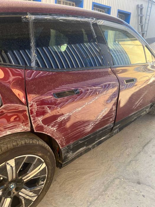 BMW IX Xdrive50. Двері праві передні і задні в зборі під покрас