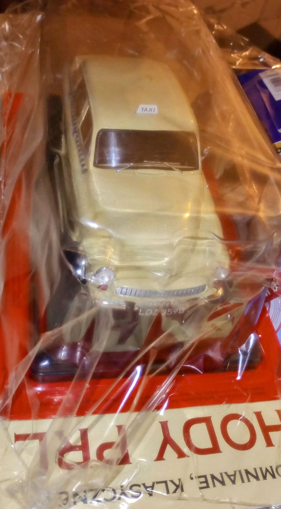 Model Kultowe auta PRL-u FSO Warszawa 223 Taxi 1964 nowa Folia skala 1