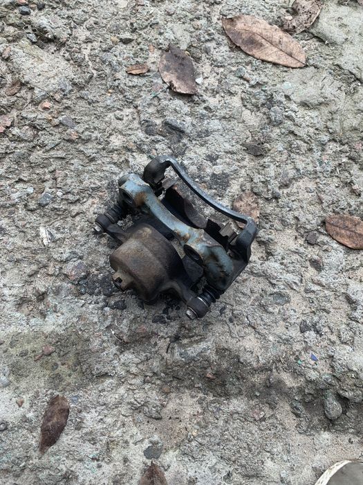 Супорт передній Nissan Maxsima 2.0